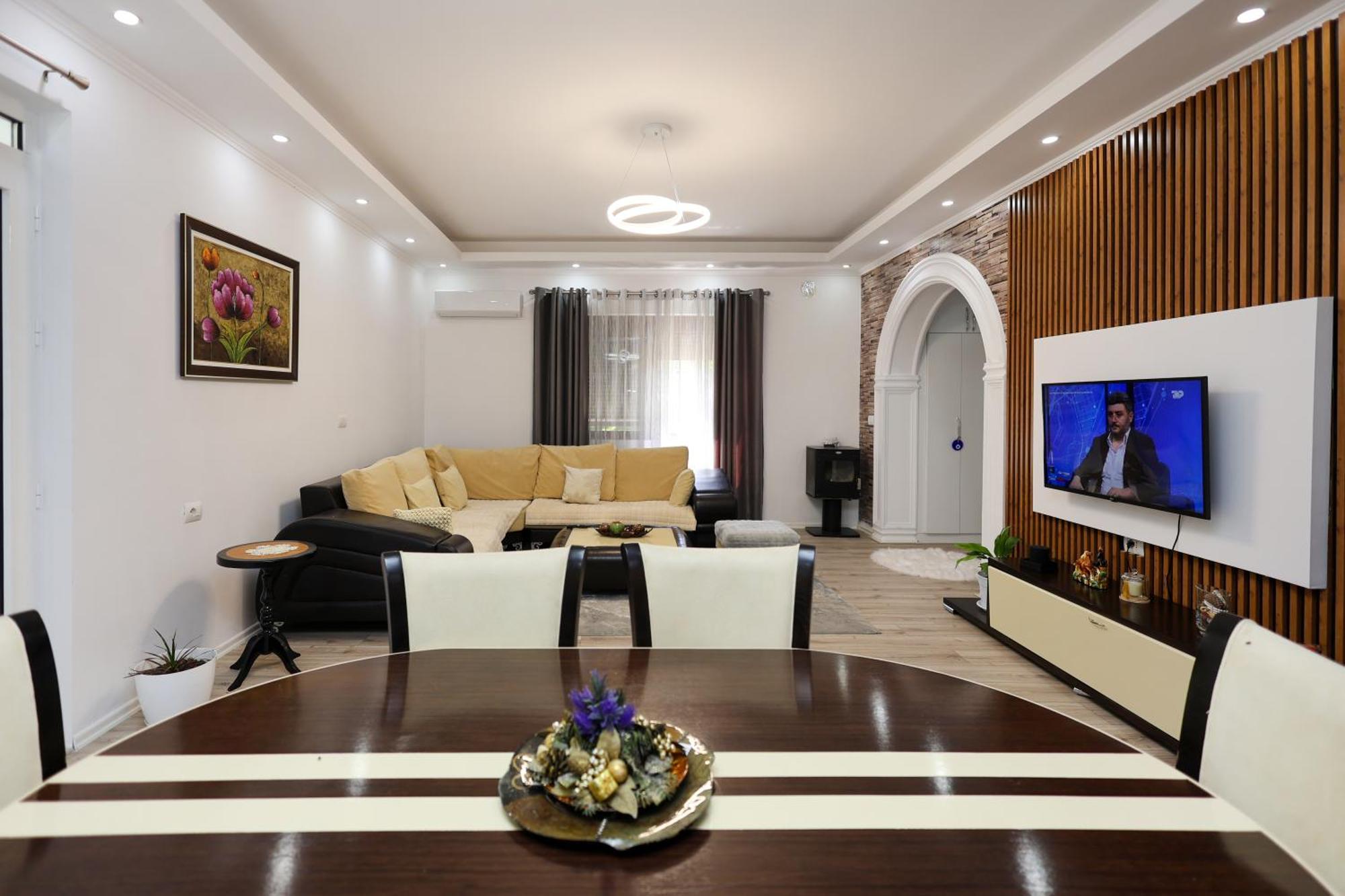 Villa Lejzo - Swimming Pool เบราท ภายนอก รูปภาพ