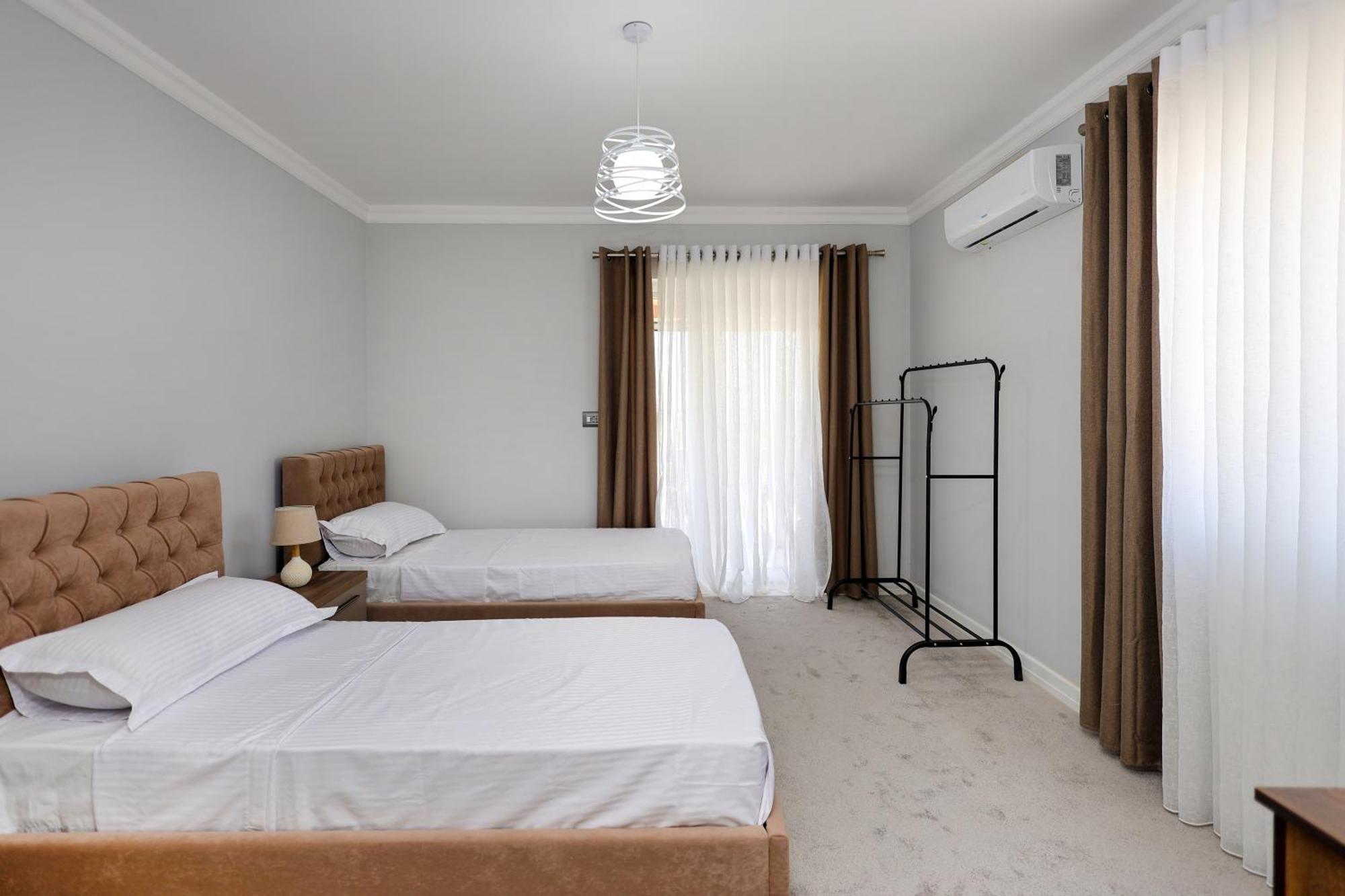 Villa Lejzo - Swimming Pool เบราท ภายนอก รูปภาพ