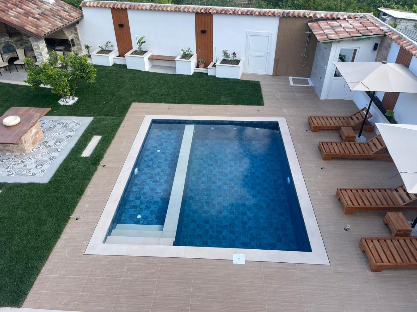 Villa Lejzo - Swimming Pool เบราท ภายนอก รูปภาพ