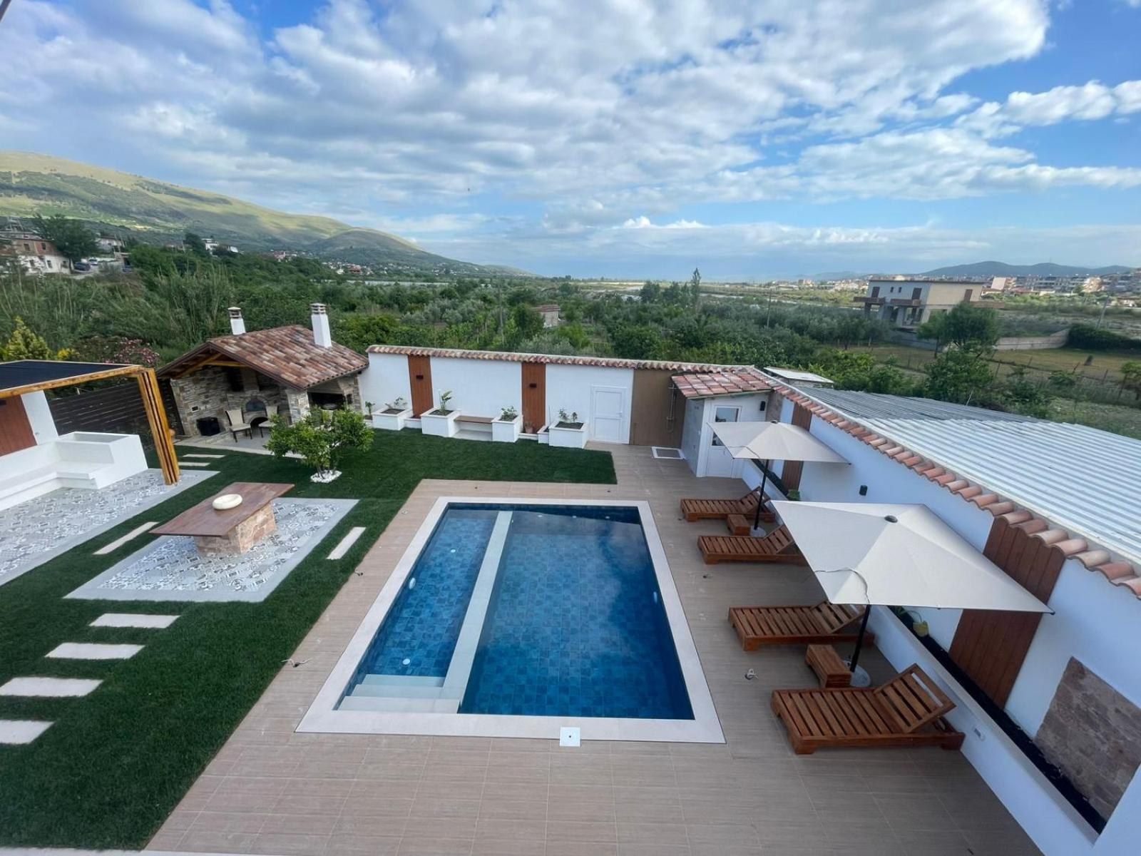 Villa Lejzo - Swimming Pool เบราท ภายนอก รูปภาพ